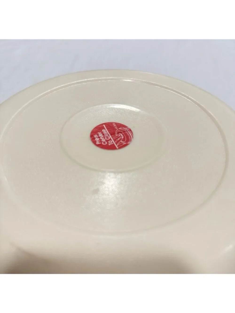 Vintage Rubbermaid Servin’ Saver Round 8” 2.4 Qt #4 Almond Lid Storage Container